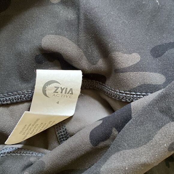 Size 4 Camo ZYIA LuxeSlash Leggings - Picture 4 of 4